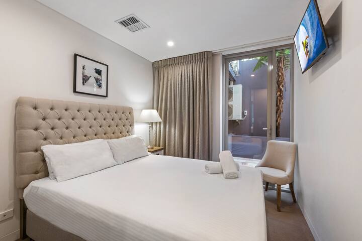 Luxurious 3 Bedroom Apartment with Great Views gallery image 5