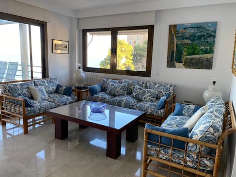 Popular Airbnb listing: Luxurious seafront apartment (renovated in 2024) in Calvià