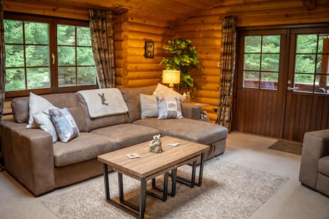 Luxury Log Cabin with a Hot Tub, Northumberland