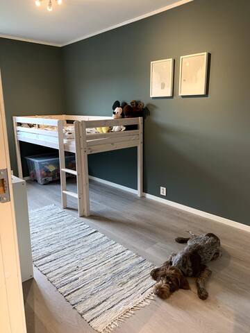 Naturnært rekkehus – idyll for familie/friluftsliv gallery image 5