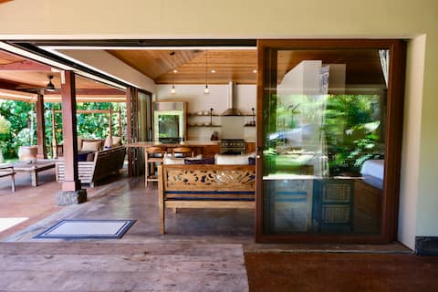 Oceanfront Cottage - 100 Foot Wave Getaways