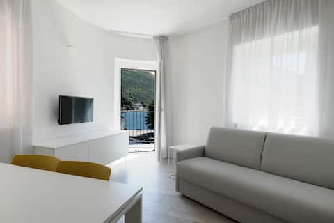 Successful Airbnb property: "Dante" apartment, three-room apartment with terrace in Nago Torbole