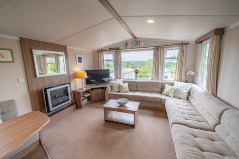 Scenic location close to local beaches. Sleeps 5