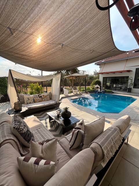 Luxury 5-Bedroom Home in Kyalami + Back-Up Power