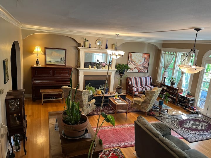 Bohemian Oasis In Historic Home - Tacoma, WA