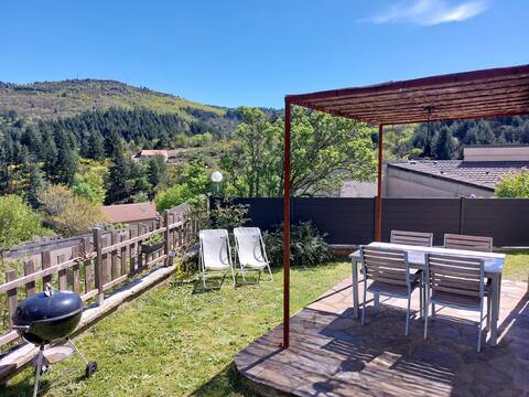 Cozy vacation home and enclosed garden