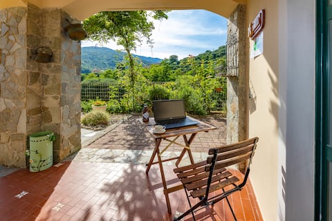 Casa Camilla, 5 km from Finalborgo - Private Garden