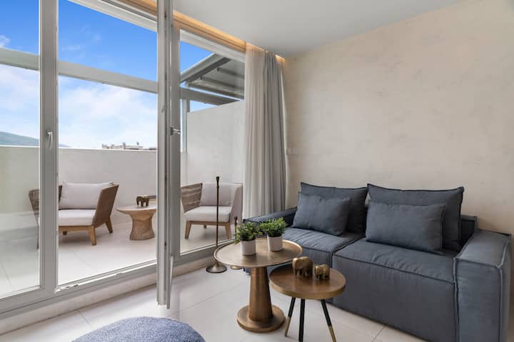 *Hot Tub, Acropolis Area Penthouse Apartment* - Athens