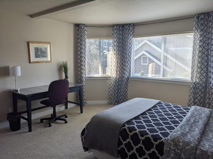 Lower Floor Residential Suite, 20 Min To Downtown - Portland, OR
