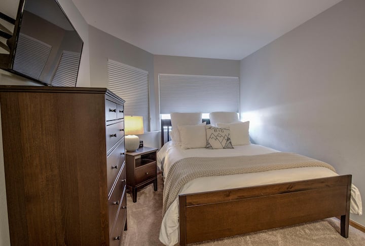 Queen bed with Smart tv in the lower level bedroom.