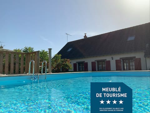 Family home in Blois with pool and hot tub