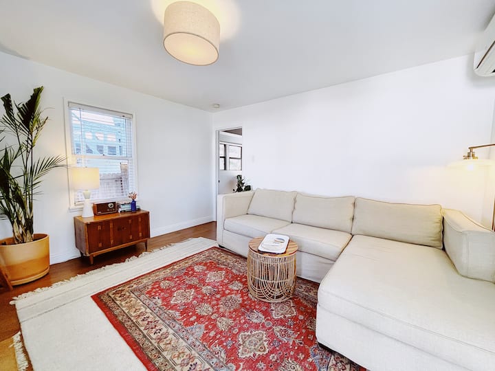 Casita Huaka’i: 1930s Coast Cottage - Los Angeles, CA