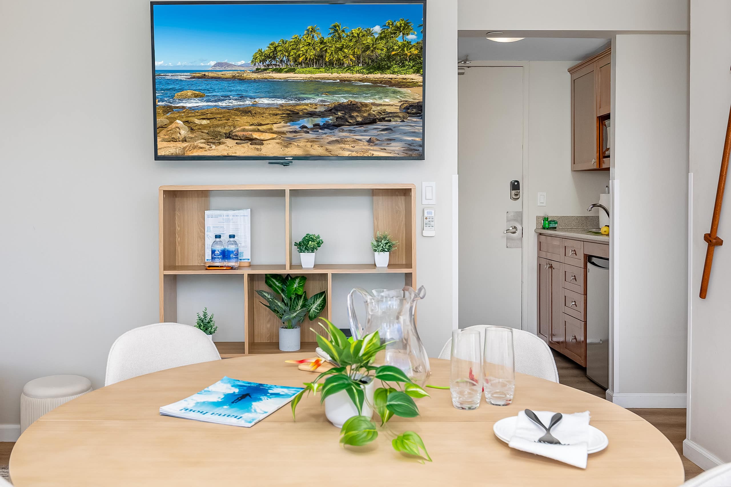 Condo in Honolulu · ★4.77 · Studio · 2 beds · 1 private bath - Image 5