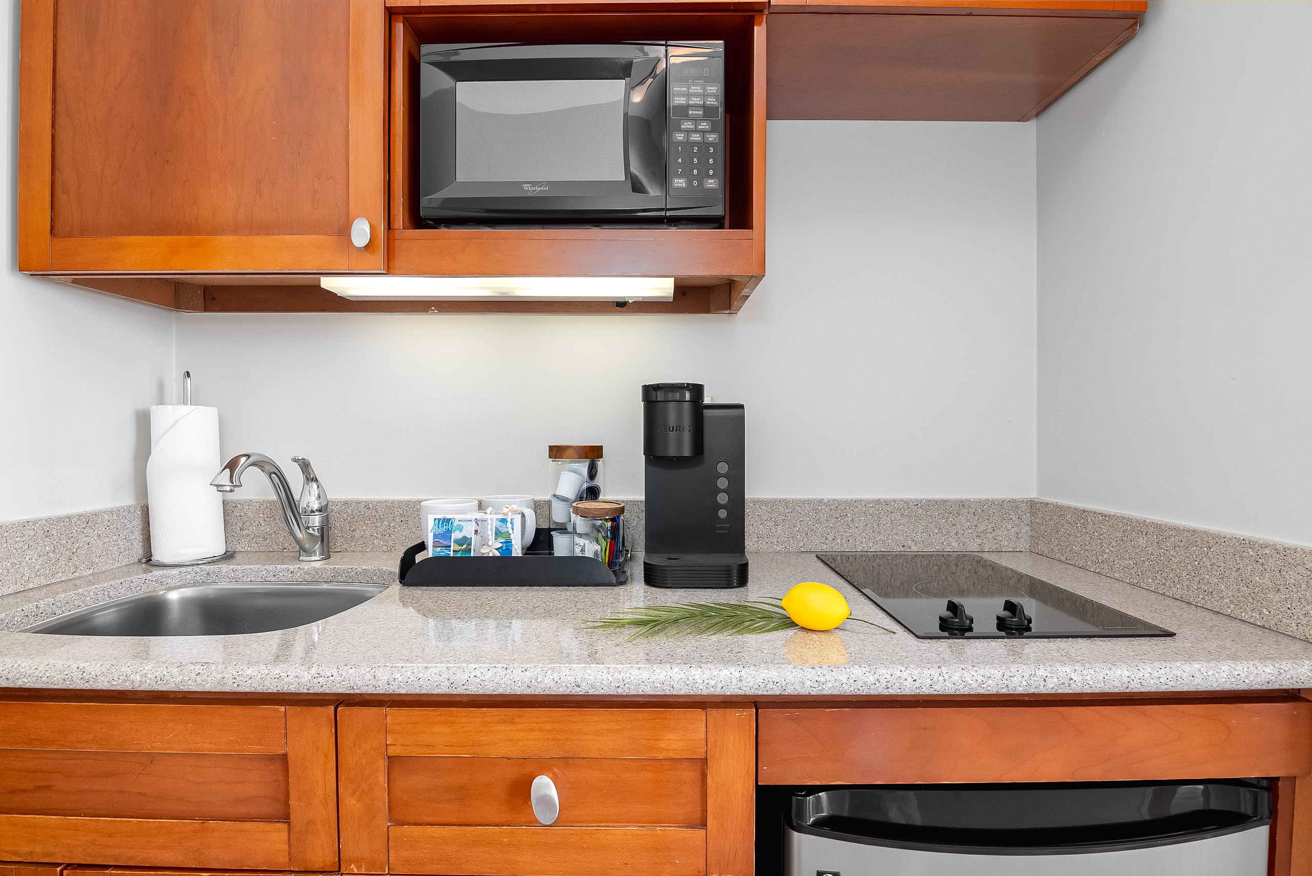Condo in Honolulu · ★4.77 · Studio · 2 beds · 1 private bath - Image 21