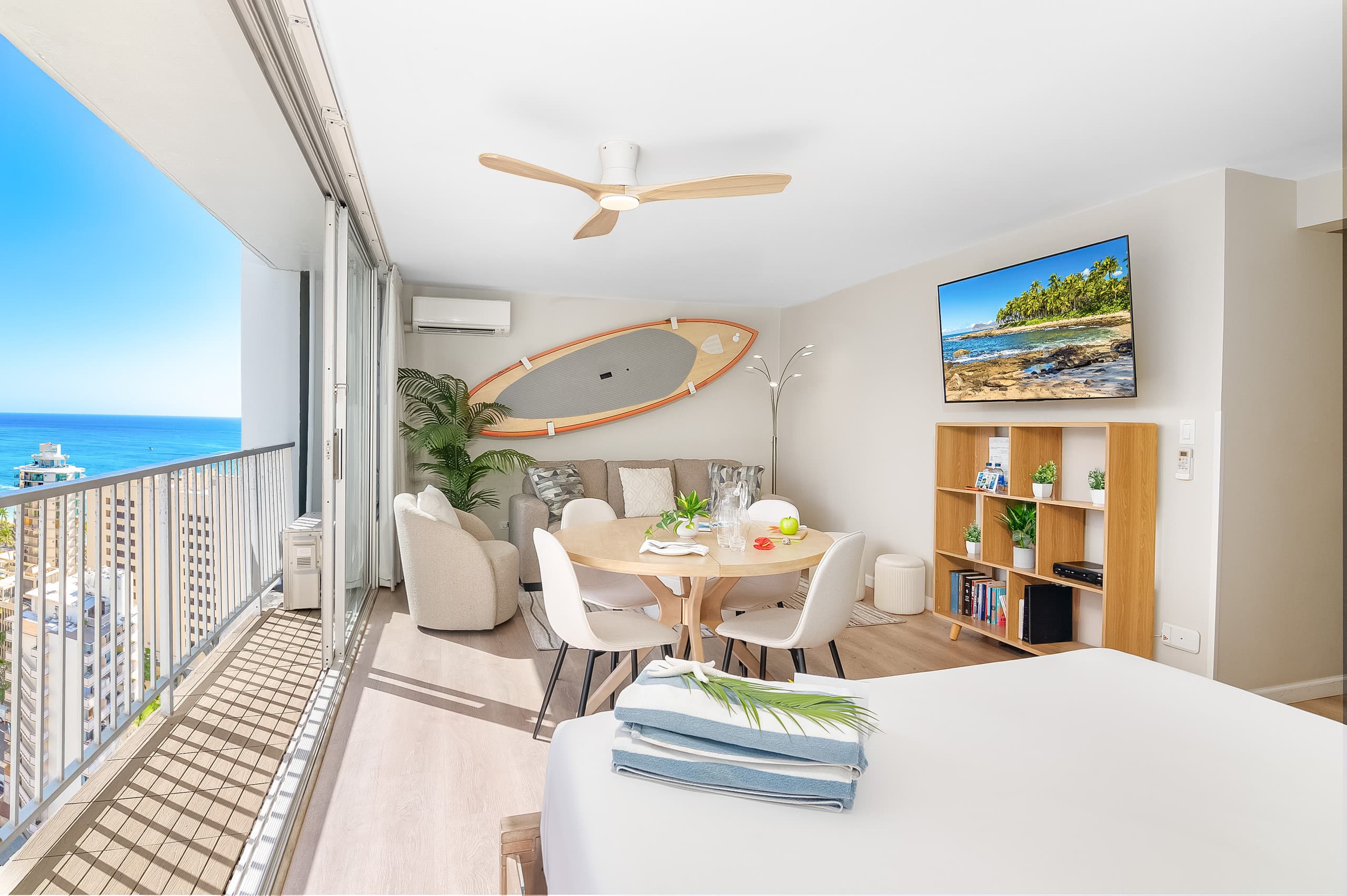 Condo in Honolulu · ★4.77 · Studio · 2 beds · 1 private bath - Image 2
