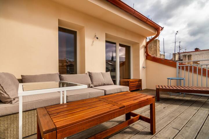 2BDR premium Loft w/ Terrace Views • Netflix • A/C gallery image 5