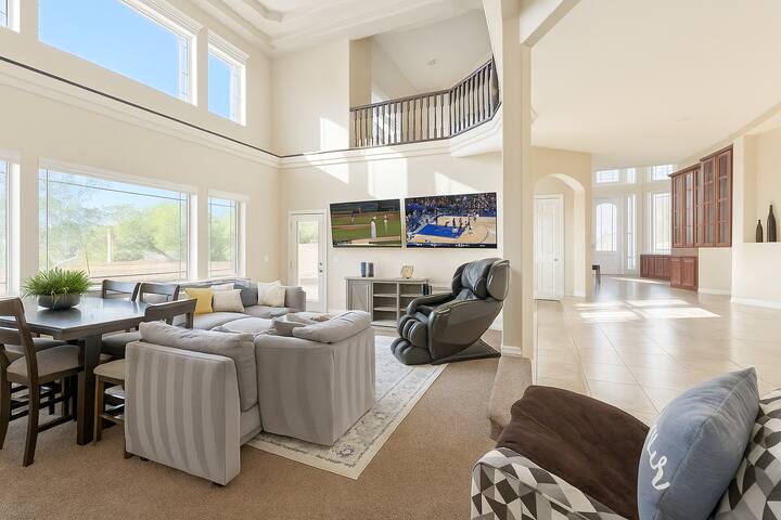 Golf Mansion • 7BR • 12 Beds • Luxe gallery image 2