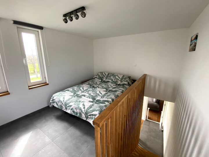 Segunda zona de dormitorio
Con un sofá cama convertible en cama para una o dos personas
Acceso abierto-comunicante con el espacio de abajo