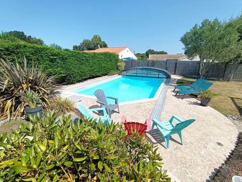 Quiet close to the sea with Private Pool