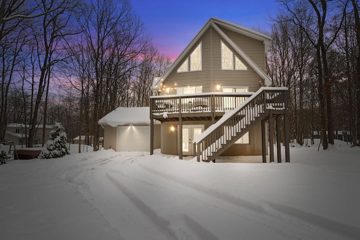 Beautiful Chalet House +Hot Tub +Sauna! - Jim Thorpe, PA