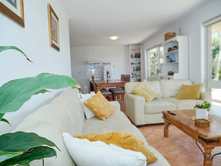 Arlingtons - The Beachy Unit - Portarlington, Australia