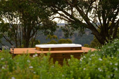 Abercrombie Ridge - Lux BARN and Spa Retreat