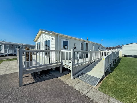 Stunning 4 berth lodge with decking at Manor Park in Hunstanton ref 23173K