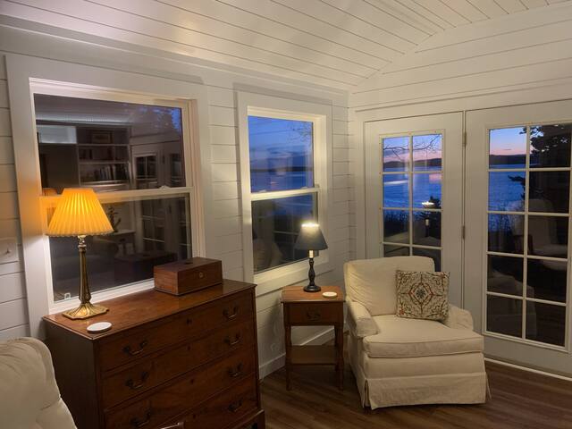 PRIVATE OCEANFRONT Starfish Cottage AMAZING VIEWS gallery image 3
