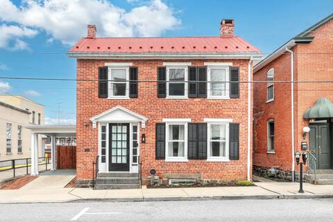 "The Historic Rowe House" Circa 1819
