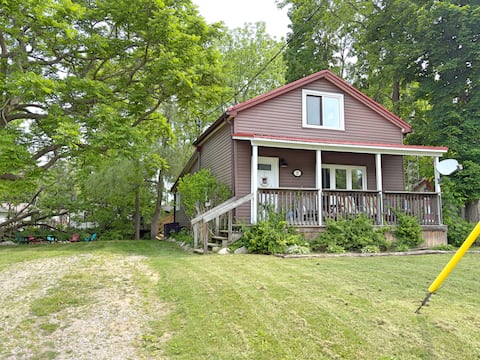 Spacious & Private Beach House (Close to Beach!)