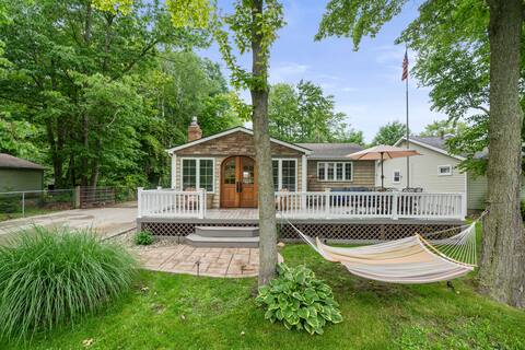 Birchwood Cottage | Hot Tub-Walk to Beach Access