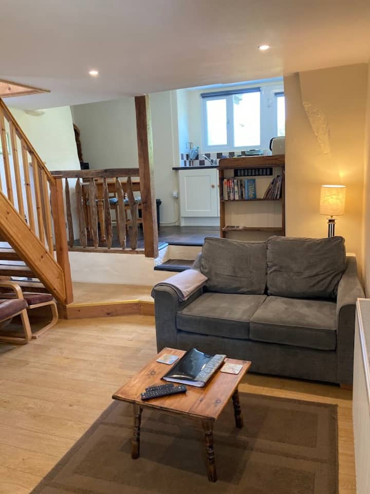 Sea View Sunsets - Dog Friendly Cottage - North Wales