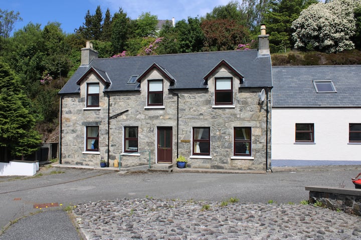 Beautifully Renovated Property In Heart Of Tarbert - Harris