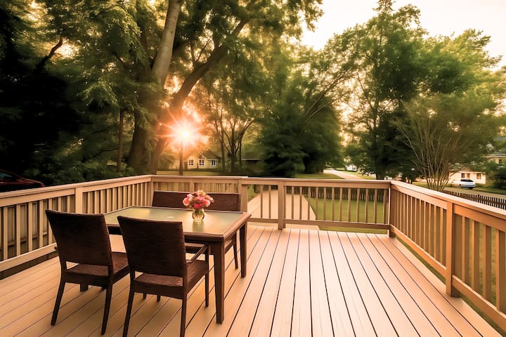 Charming Germantown Retreat | Private Backyard