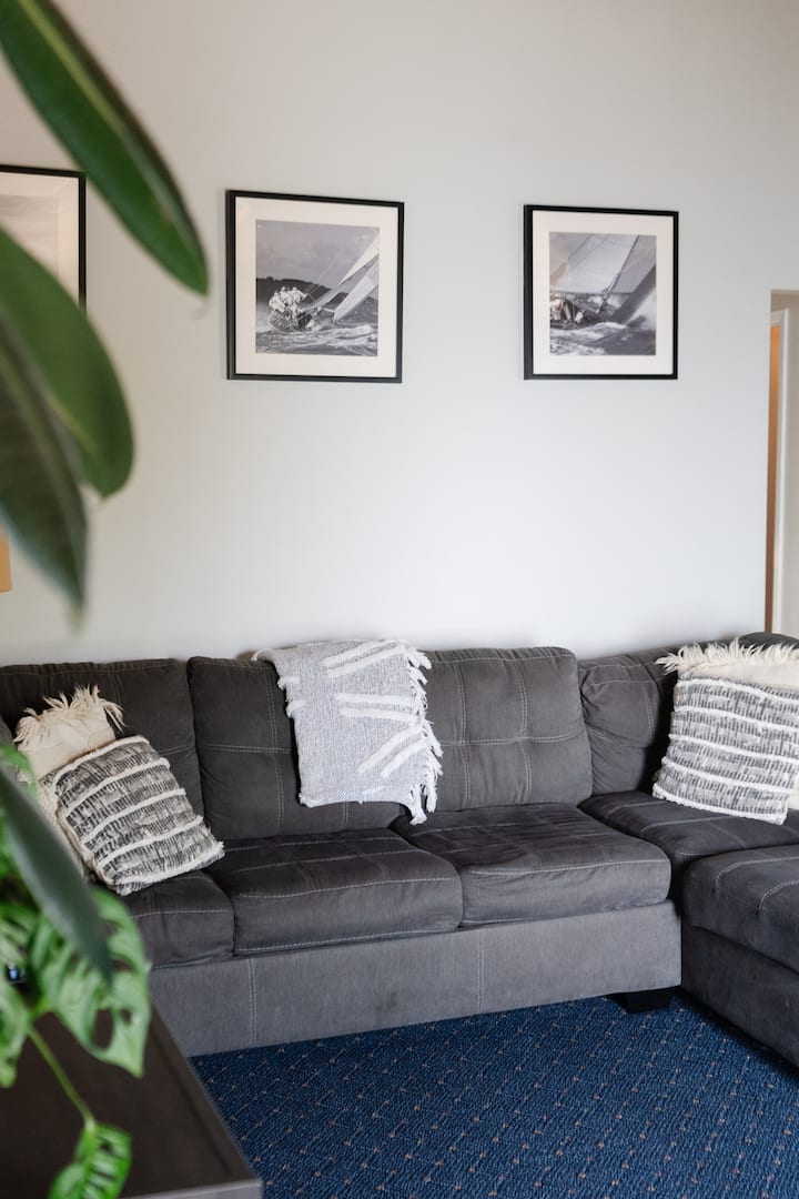 Belle Loft | Private Waterfront - Leamington
