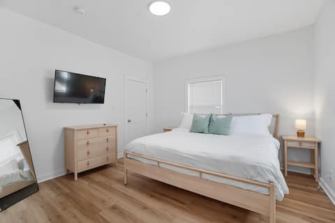 Modern House~Backyard~Near Downtown~Parking~Wi-Fi