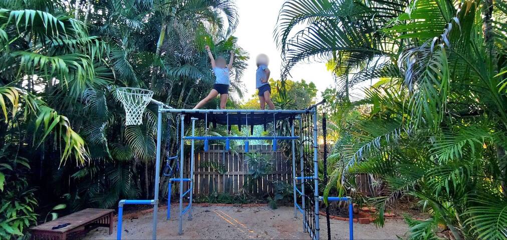 Family Friendly Oasis -Walk to Buzzing Cable Beach gallery image 5