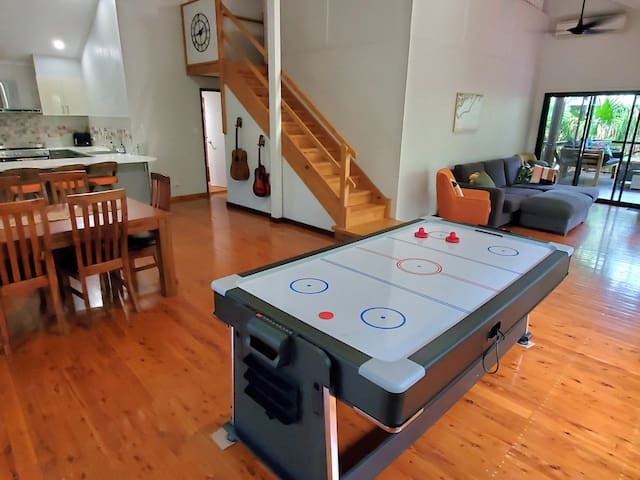 Family Friendly Oasis -Walk to Buzzing Cable Beach gallery image 3