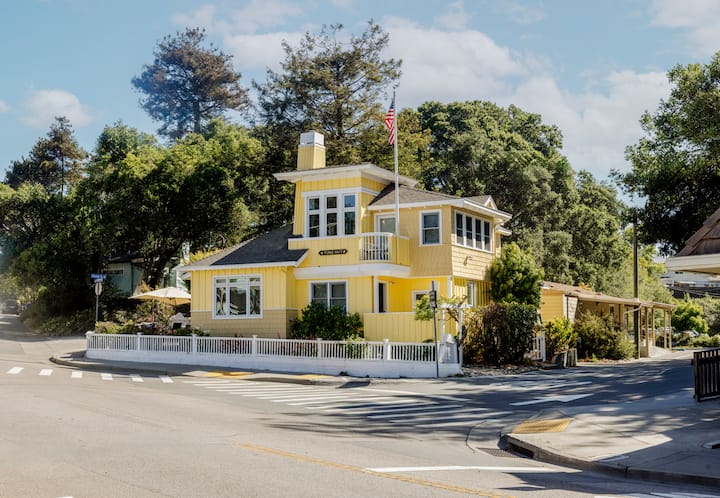 Coastal Architectural Gem In Capitola - Capitola, CA