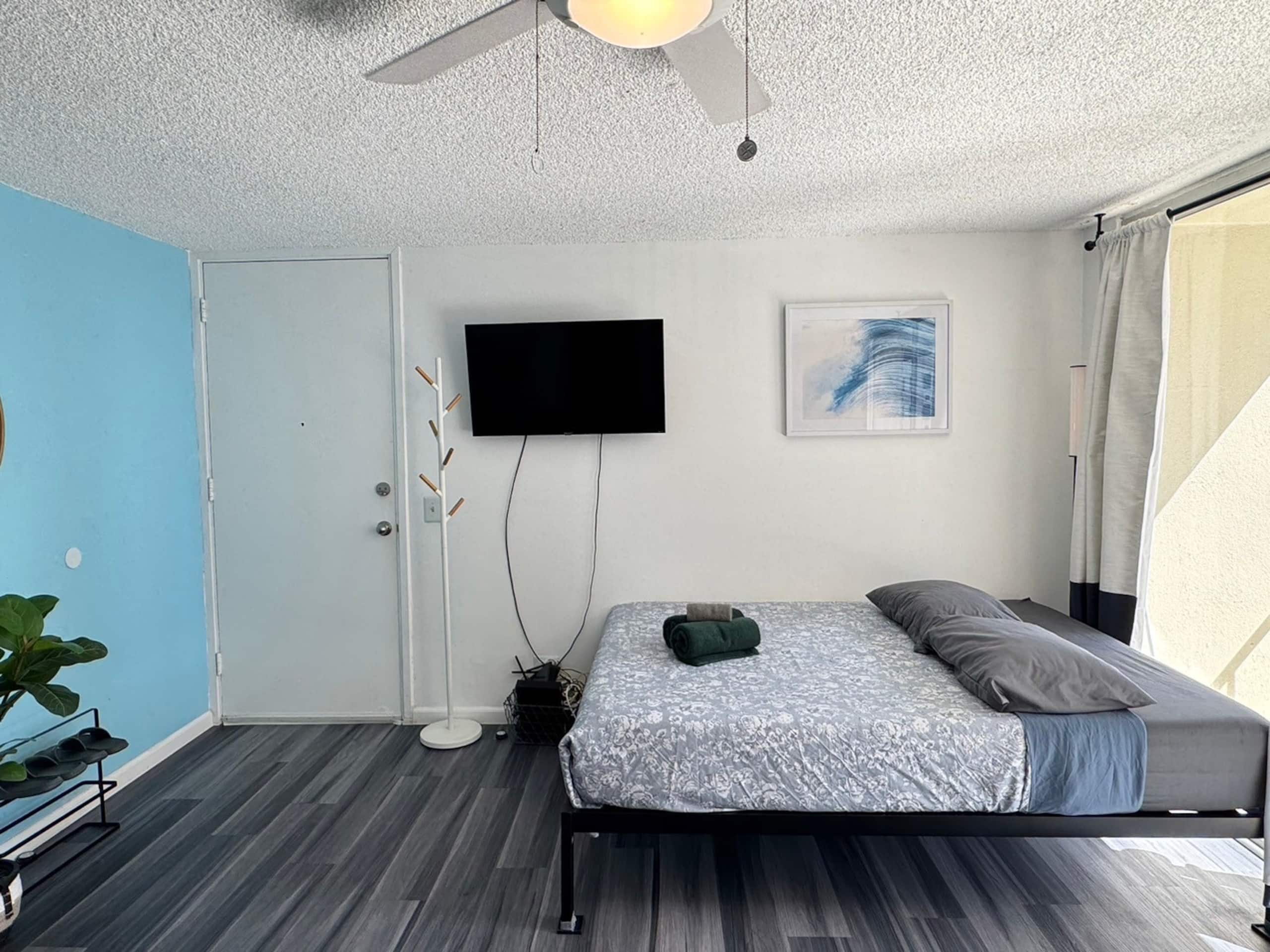 Condo in Honolulu · ★4.8 · Studio · 1 bed · 1 private bath - Image 9