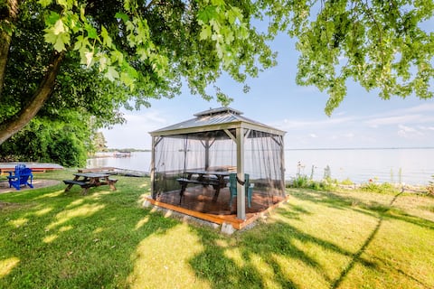 Lancaster Waterfront Retreat