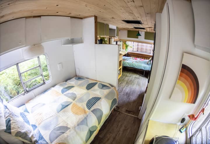 The Terry - Vintage Camper - 밴쿠버 섬