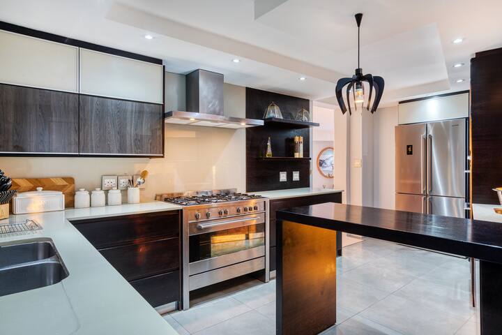 Hutchinson Villa gallery image 3