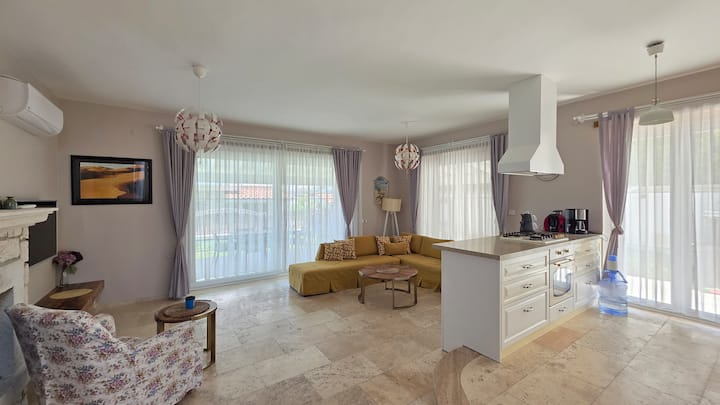 İZole Tam Müstakil ÖZel Yüzme Havuzu Olan Villa - Alaçatı
