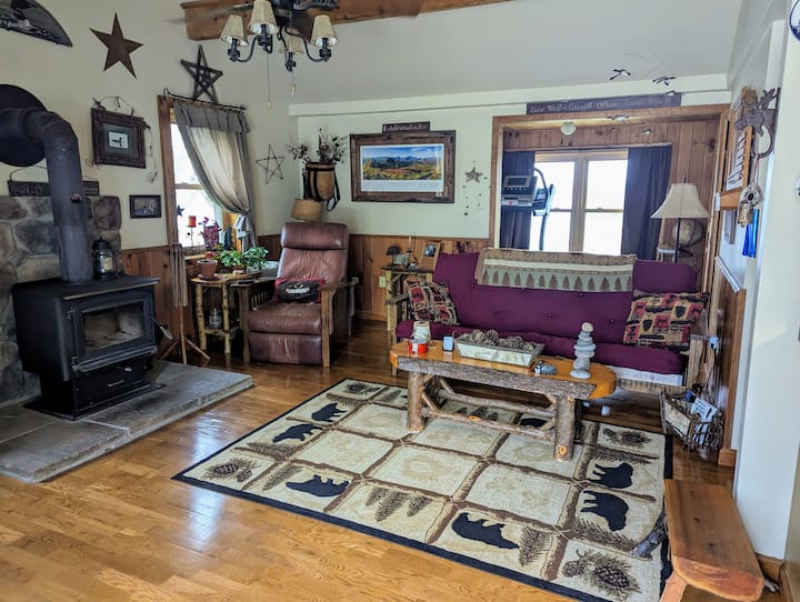 Cozy Adirondack Black Bear Hideout Plattsburgh Bay