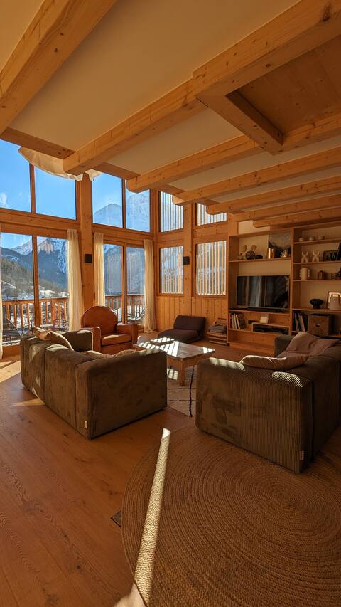 Modern chalet & panoramic mountain views