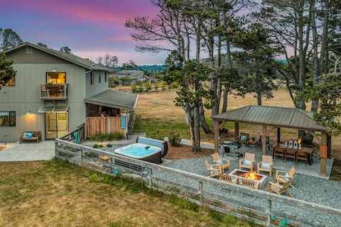 2 Acre Dog Oasis with Hot Tub & Game Room