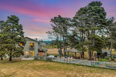 Sea Ranch in Fort Bragg w/ Hot Tub & Game Room