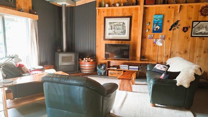 A Secluded Treasure Close To Town And Bay. - Picton