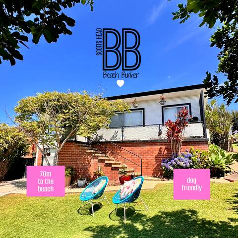 Beach Bunker: Retro Charm steps to Scotts Beach